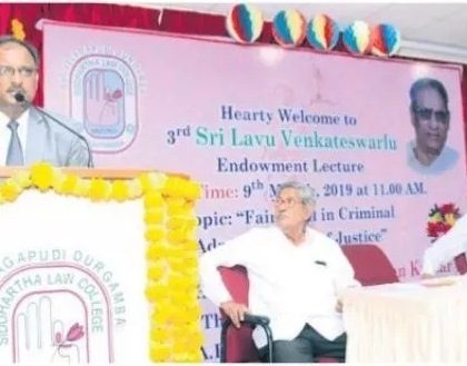 న్యాయవాదులు బాధ్యతగా వ్యవహరించాలి