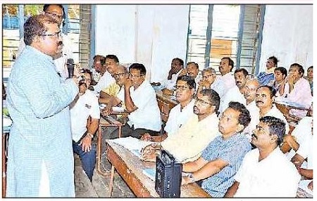 యుద్ధ ప్రాతిపదికన రహదారుల అభివృద్ధి