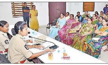 నేరాల నియంత్రణలో భాగస్వాములు కావాలి