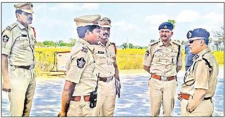 ప్రలోభాలకు లొంగవద్దు