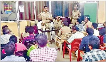 పోలీసు సిబ్బందికి అభినందనలు
