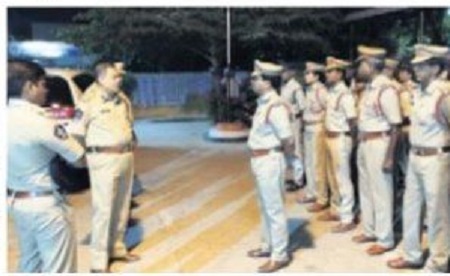 ఓటర్లను ప్రలోభపెట్టే వారిపై నిఘా ఉంచండి
