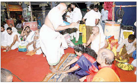 దుర్గమ్మ సన్నిధిలో వేద పారాయణం