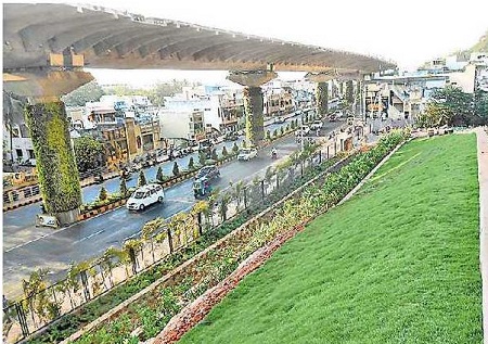 ఇంద్రకీలాద్రికి... ఆకుపచ్చ సోయగం