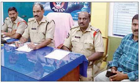 చోరీకి గురైన 24 గంటల్లో లారీ స్వాధీనం