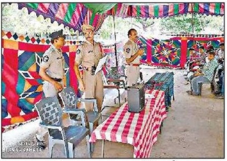 పోలింగ్ కేంద్రాల్లో పటిష్ఠ బందోబస్తు