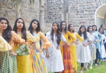 కొండపల్లి ఖిల్లాలో ఫ్యాషన్ హొయలు..