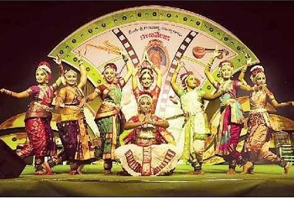 నయనమనోహరంగా నృత్యప్రదర్శనలు