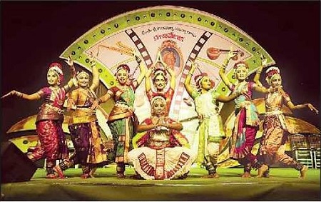 నయనమనోహరంగా నృత్యప్రదర్శనలు