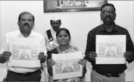 అంధులకు బ్రెయిలీ డమ్మీ బ్యాలెట్