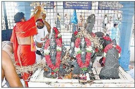 శాస్త్రోక్తంగా నవగ్రహ మండపానికి కళాపకర్షణ