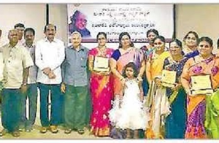 చేతి కళలను కాపాడుకోవాలి