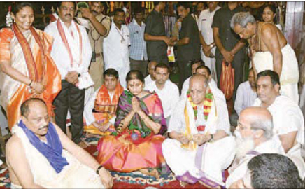 దుర్గమ్మ సేవలో గవర్నర్ నరసింహన్