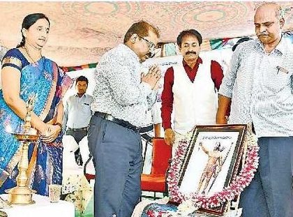 అల్లూరి పోరాటాల నుంచి స్ఫూర్తి పొందాలి