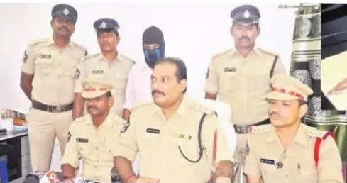 వివాహేతర సంబంధంతోనే..