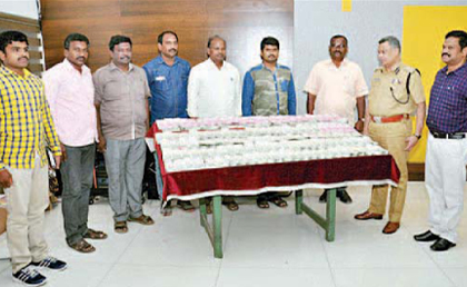 అనధికారిక నగదు పట్టివేత రూ.కోటికిపైగా స్వాధీనం