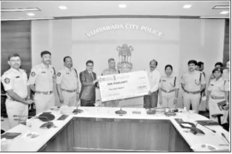 పోలీస్‌‌‌‌‌‌లకు సిండికేట్ బ్యాంక్ రూ.2 లక్షల విరాళం