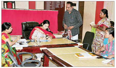 అర్జీదారుల్లో నూరు శాతం సంతృప్తి పెంచాలి