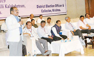 సూక్ష్మ పరిశీలకులే కీలకం