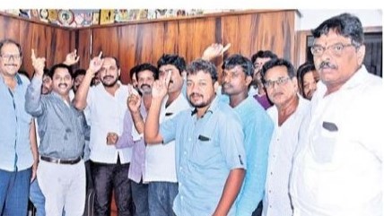 పశ్చిమ మళ్లీ  వైసీపీకే