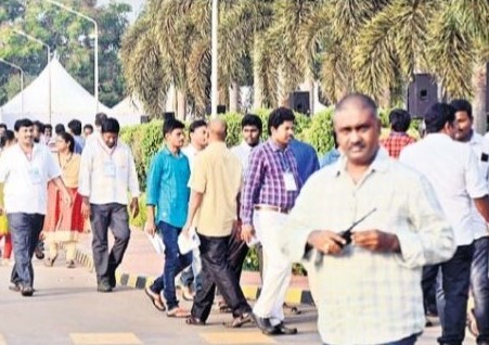 సందడి సందడిగా ధనేకుల