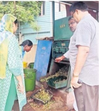 పండ్ల మార్కెట్ ల్లో పారిశుధ్య పనుల పరిశీలన