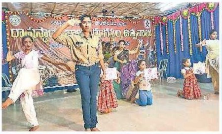 ఆకట్టుకున్న ప్రదర్శనలు