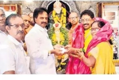 వెండి తాపడానికి కిలో వెండి బహుకరణ
