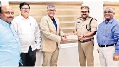నిబద్దతతో విధులు నిర్వహించాలి