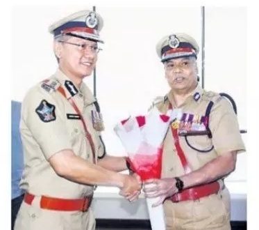 కొలువు దీరిన పోలీసు బాస్