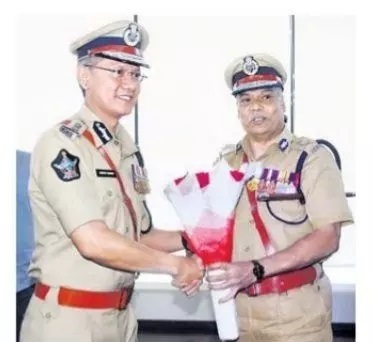 కొలువు దీరిన పోలీసు బాస్