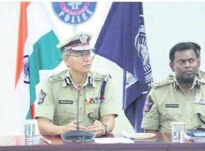 మహిళలు నిర్భయంగా పీఎస్‌లకు వెళ్లాలి