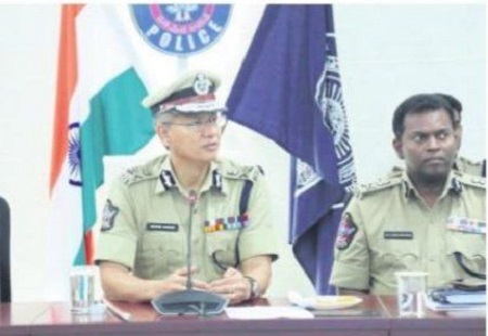 మహిళలు నిర్భయంగా పీఎస్‌లకు వెళ్లాలి