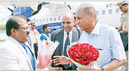 గన్నవరంలో గవర్నర్ కు ఘన స్వాగతం
