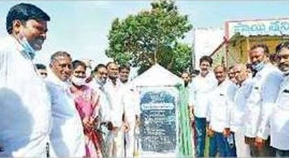 అర్హులందరికీ ఇళ్ల పట్టాలు