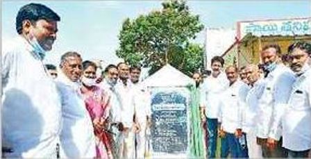 అర్హులందరికీ ఇళ్ల పట్టాలు