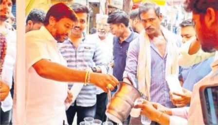 సామారంగం చౌక్ వద్ద మజ్జిగ పంపిణీ