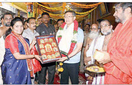దుర్గమ్మ సేవలో డీజీపీ సవాంగ్