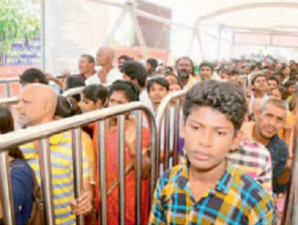 భక్తజన సందోహంతో కిటకిటలాడిన ఇంద్రకీలాద్రీ
