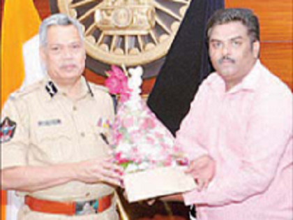 "ఆన్‌లైన్ మోసం" బాధితుడికి సైబర్ క్రైం ఊరట - సీపీకి కృతజ్ఞతలు