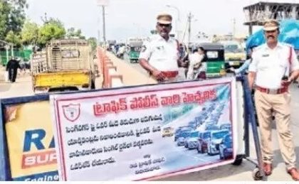 ప్రమాదాల నివారణకు ట్రాఫిక్ పోలీసుల చర్యలు