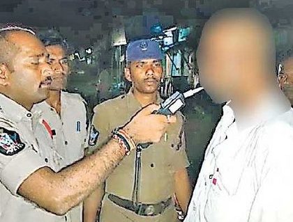 మత్తు వదిలిస్తున్నారు..!