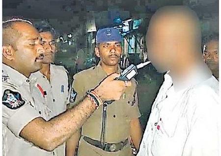 మత్తు వదిలిస్తున్నారు..!