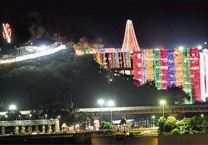 ఇంద్రకీలాద్రికి ఉత్సవ కాంతులు - టికెట్ ఉంటేనే దర్శనం !