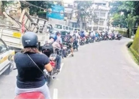 ట్రాఫిక్ నిబంధనలు పాటించండి
