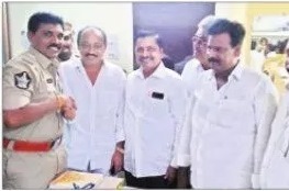 ఈవ్ టీజింగ్ కు పాల్పడితే కఠిన చర్యలు