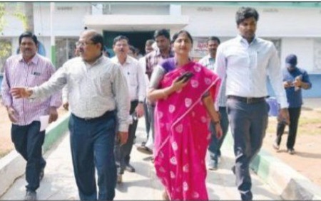 ఇంటి వద్దకే ప్రభుత్వ సేవలు