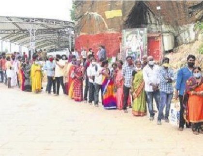 దుర్గమ్మ సన్నిధిలో పెరిగిన భక్తుల రద్దీ