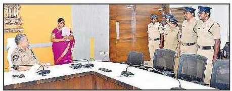 పోలీసు సిబ్బంది సమస్యలపై నాలుగు అర్జీల రాక