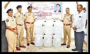 500 లీటర్ల శానిటైజర్ అందజేత